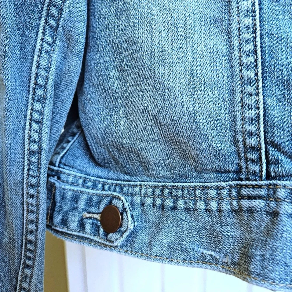 Treasure & Bond Women’s Distressed Blue Jean Jacket, Size Medium - Picture 9 of 11